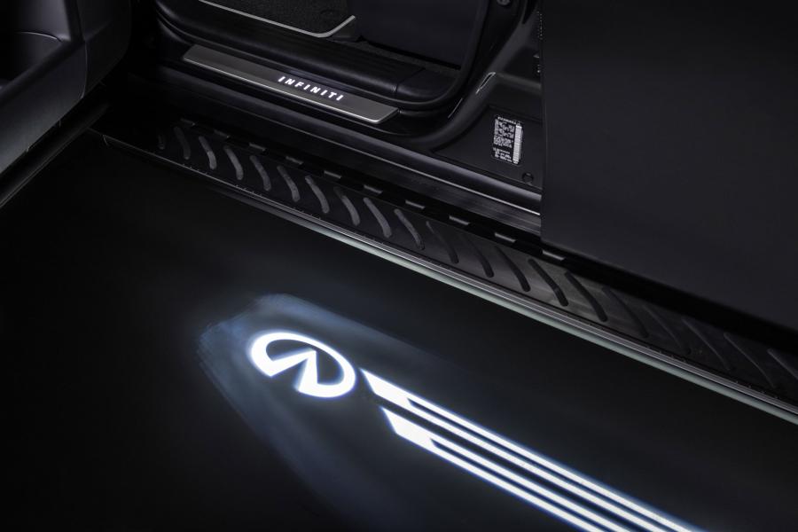 Детали интерьера Infiniti QX80 5.6 Limited 2018 года  (NA) (фото 13 из 45)